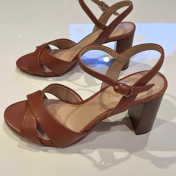 New Essex Lane heeled sandal knotted design details Adjustable side closure - Picture 4 of 6